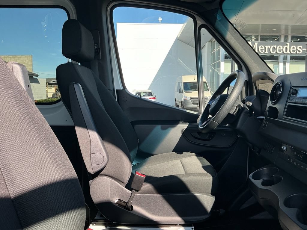 Used 2025 Mercedes-Benz Sprinter 2500 image 16