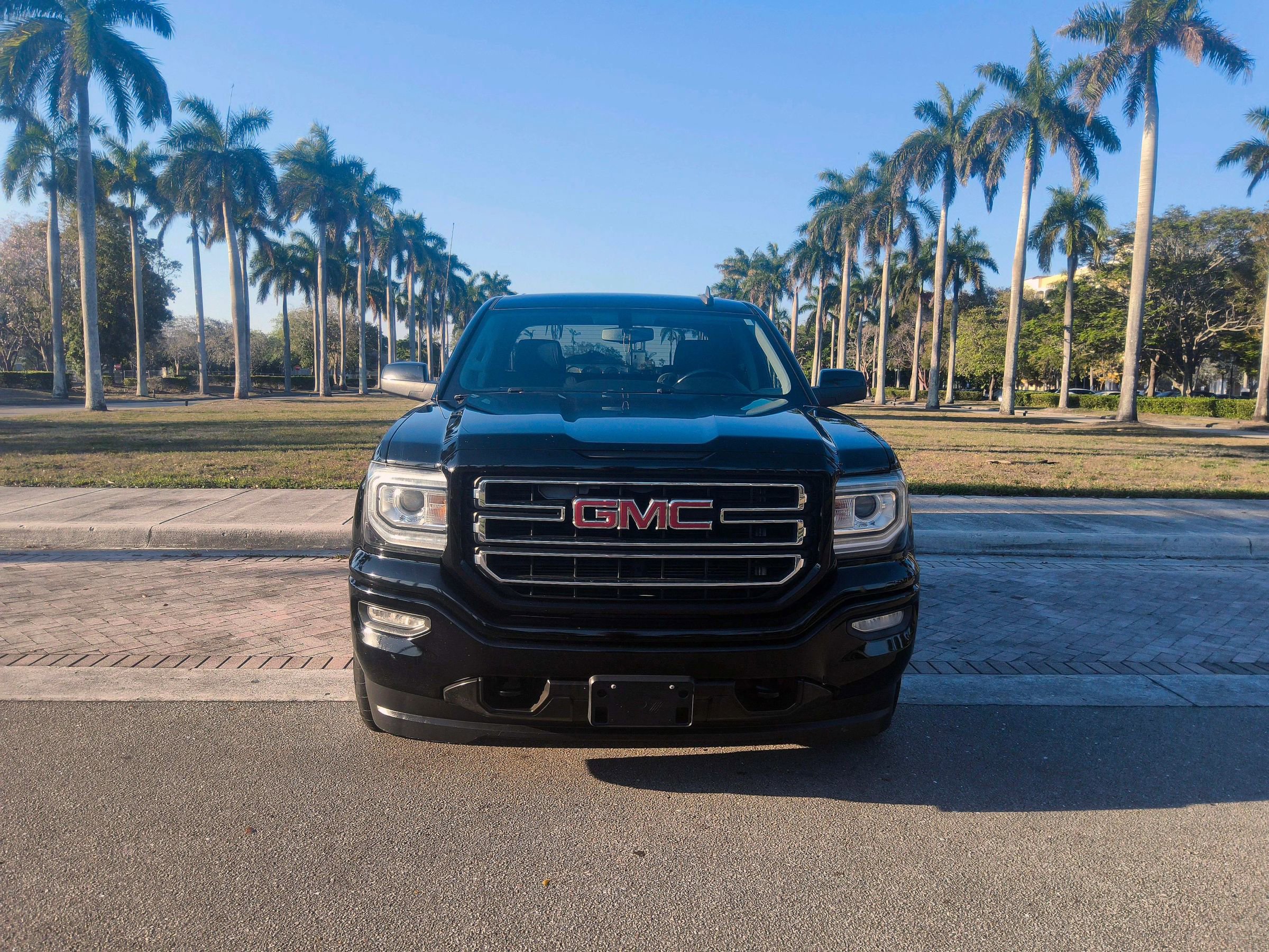 Used 2017 GMC Sierra 1500 SLE w/ SLE Value Package image 3