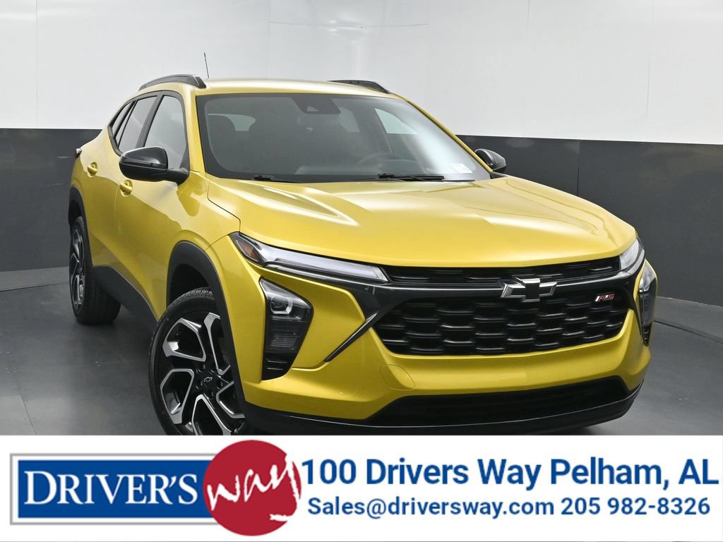 Used 2024 Chevrolet Trax RS FWD image 1