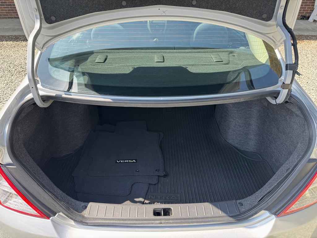 Used 2019 Nissan Versa SV image 11