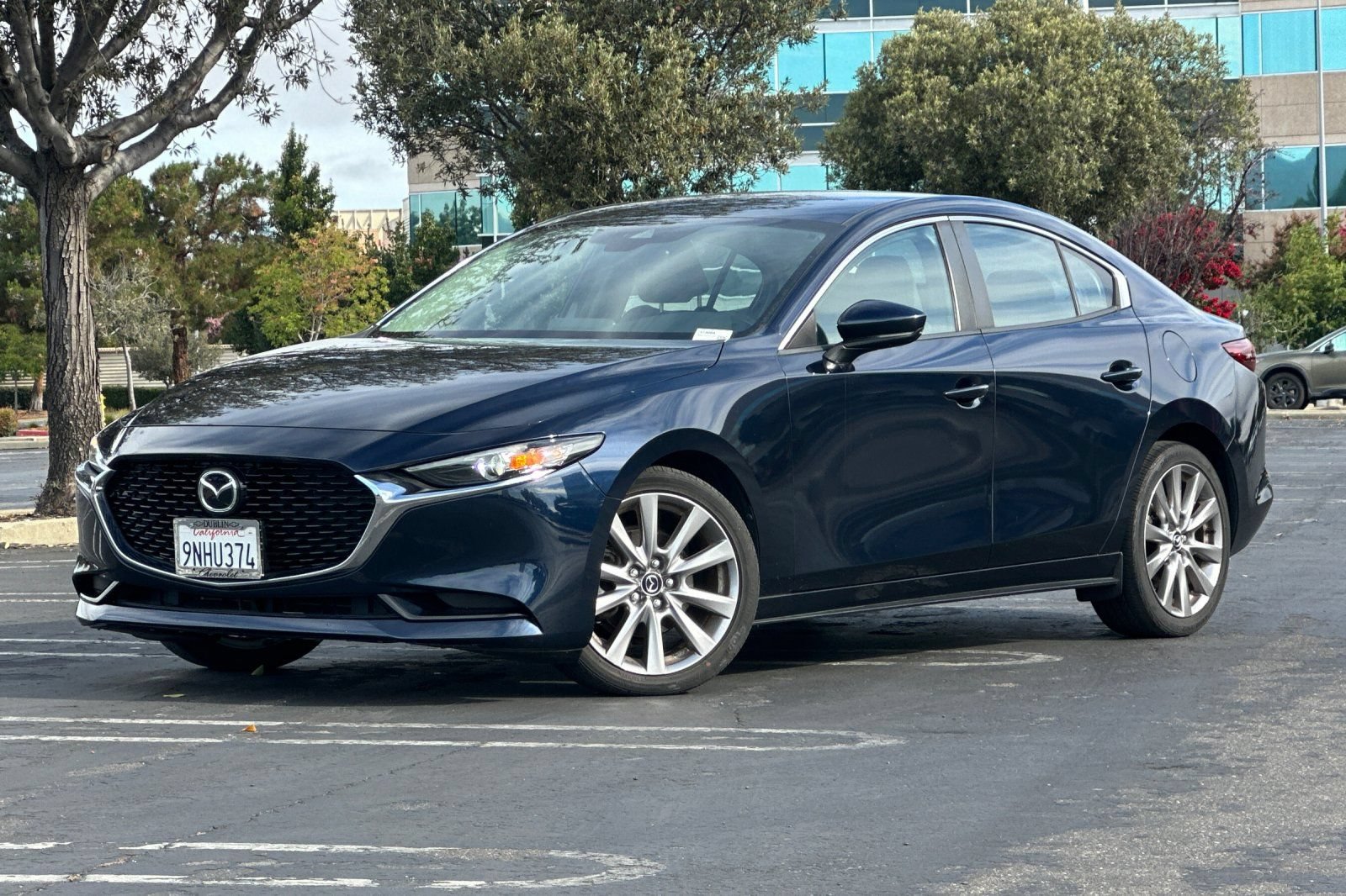 Used 2020 MAZDA MAZDA3 AWD Sedan w/ Preferred Package image 8