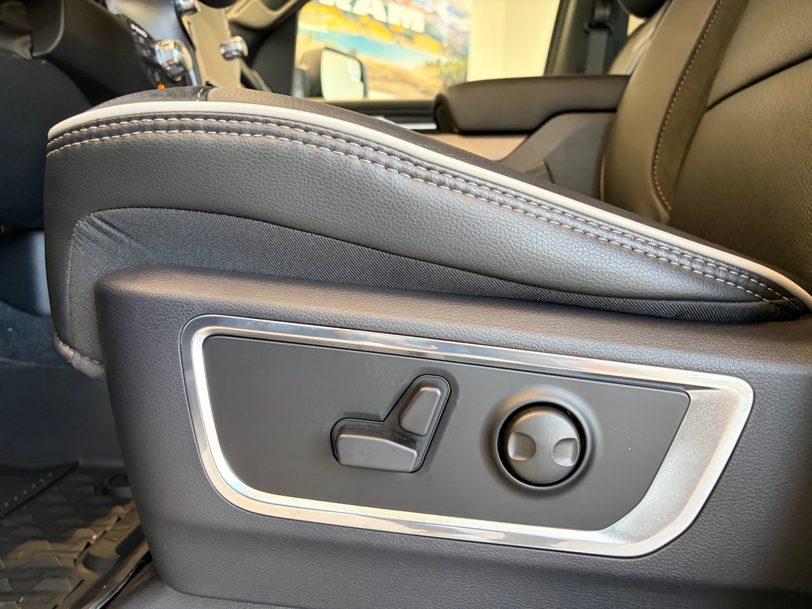 New 2027 RAM 1500 Laramie w/ Night Edition AWD/4WD image 15