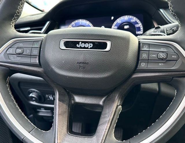 Used 2023 Jeep Grand Cherokee Limited w/ Luxury Tech Group II AWD/4WD image 10