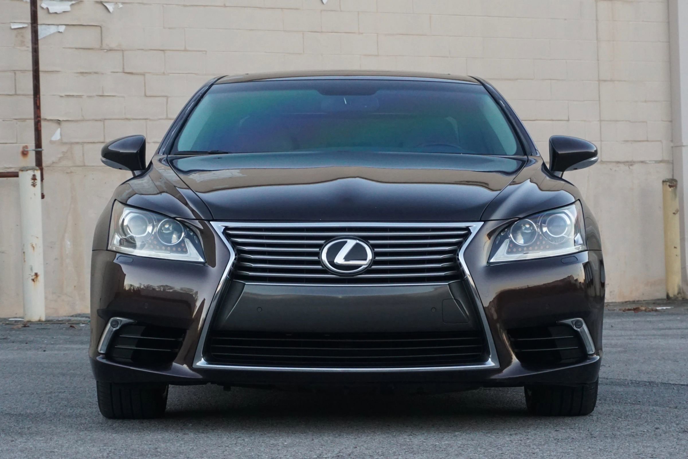 Used 2015 Lexus LS 460 image 2