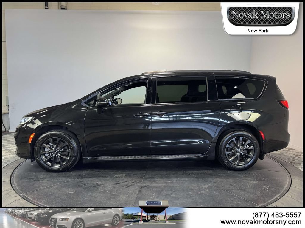 Used 2021 Chrysler Pacifica Touring-L w/ S Appearance Package AWD/4WD image 5