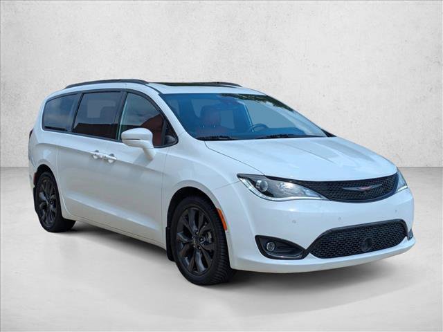 Used 2020 Chrysler Pacifica Limited w/ Quick Order Package 27H Red S FWD image 3