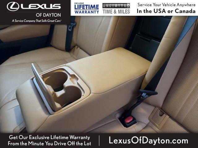 Used 2025 Lexus ES 300h w/ Luxury Package image 33