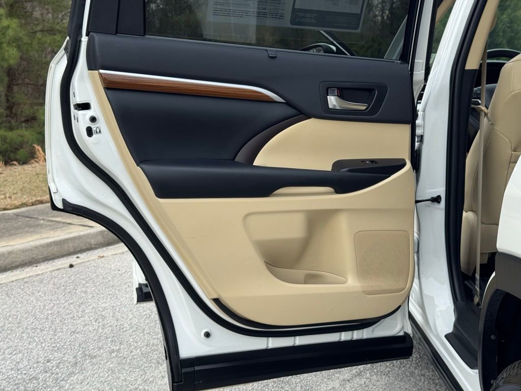 Used 2019 Toyota Highlander Limited Platinum image 27