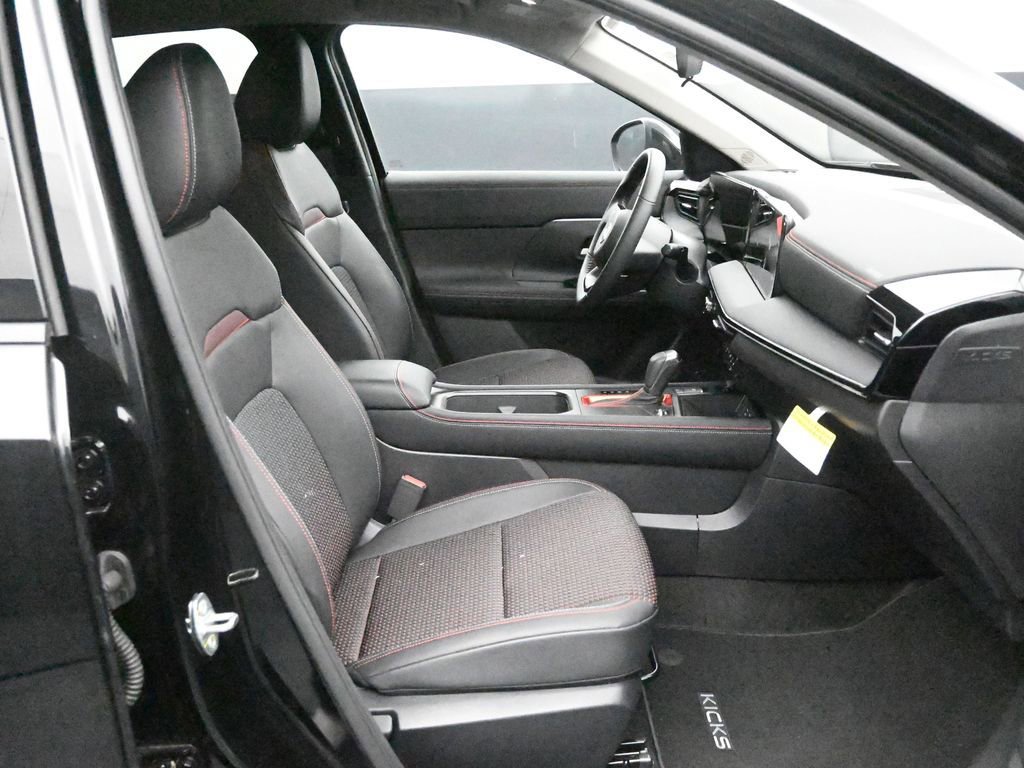 New 2025 Nissan Kicks SR AWD/4WD image 9
