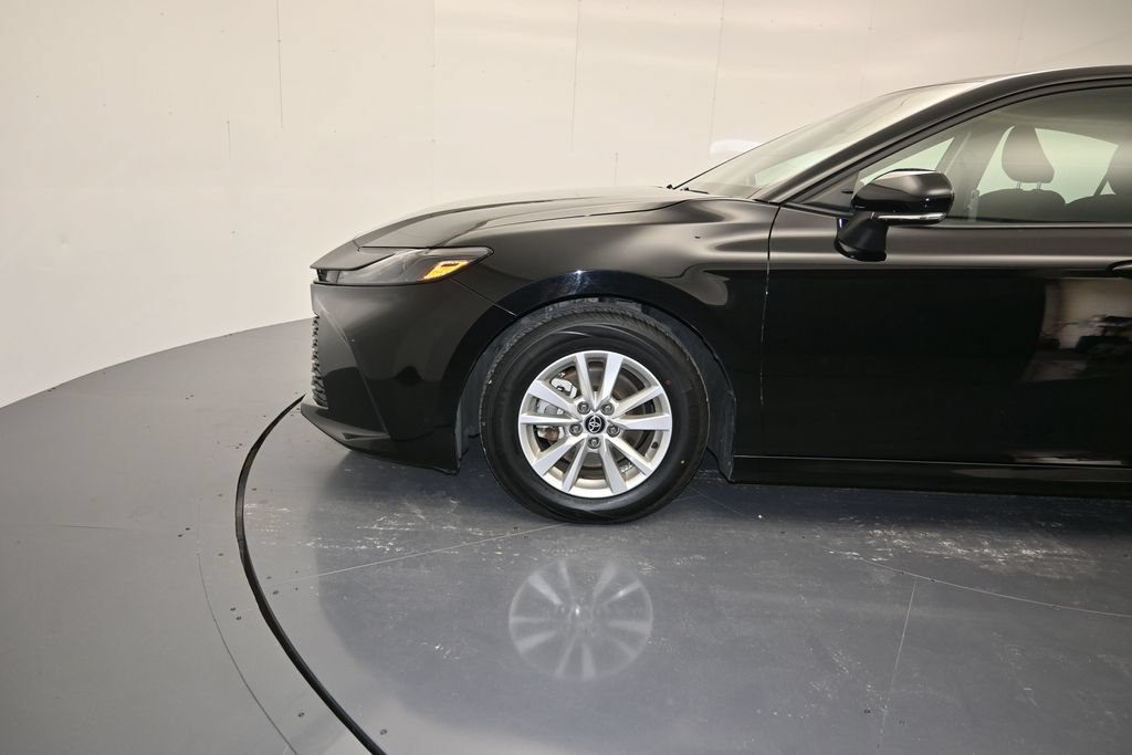 Used 2025 Toyota Camry LE FWD image 9