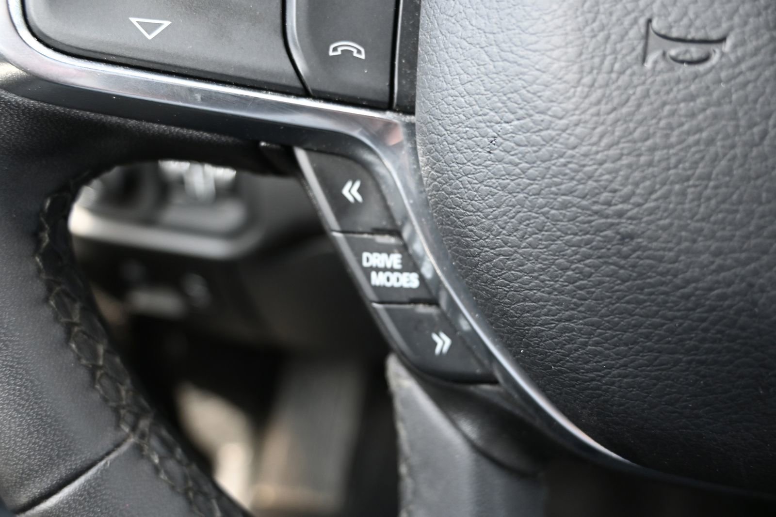 Used 2025 RAM 1500 Laramie AWD/4WD image 19