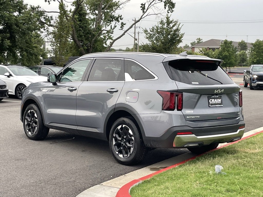 New 2025 Kia Sorento S image 5