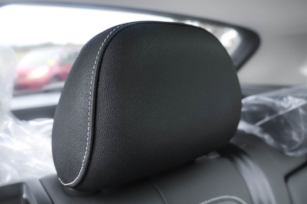 Used 2025 Volkswagen Taos SE image 29