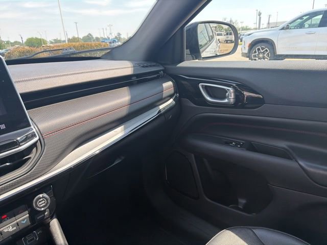 Used 2025 Jeep Compass Trailhawk image 26