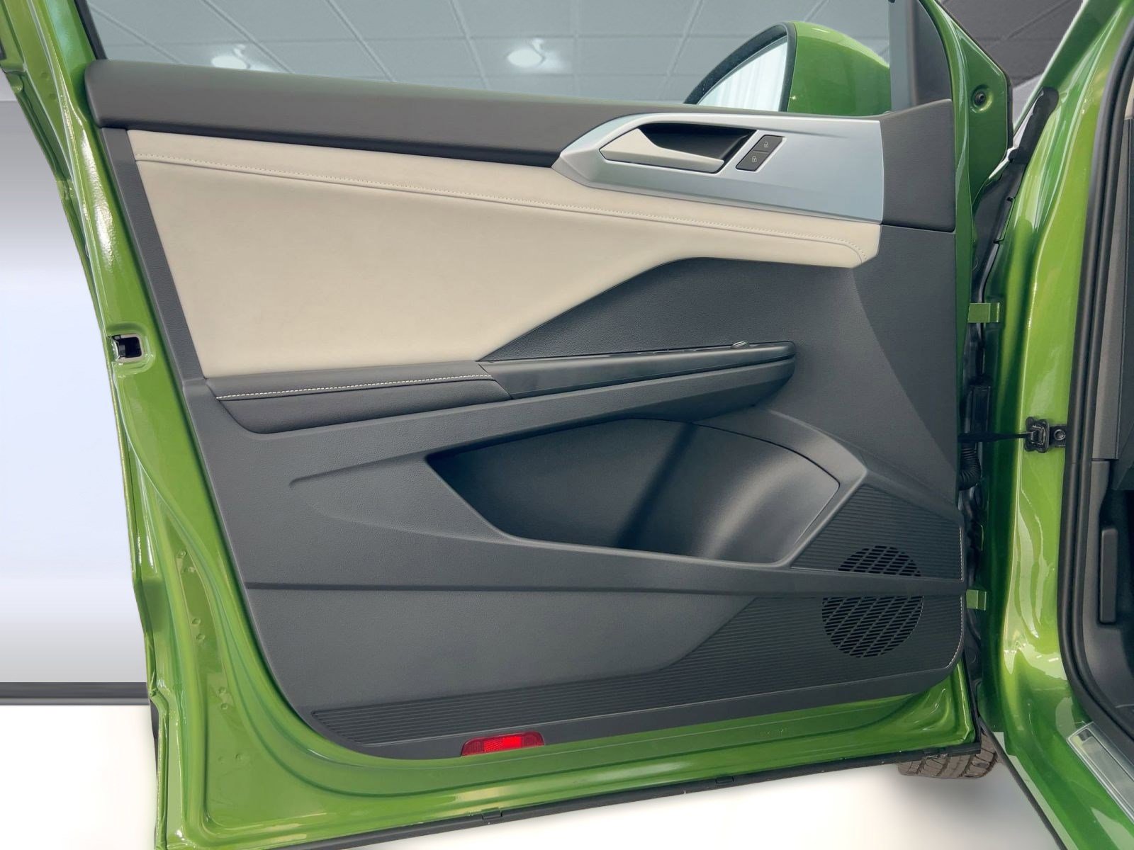 New 2026 Volkswagen Taos SE FWD image 32