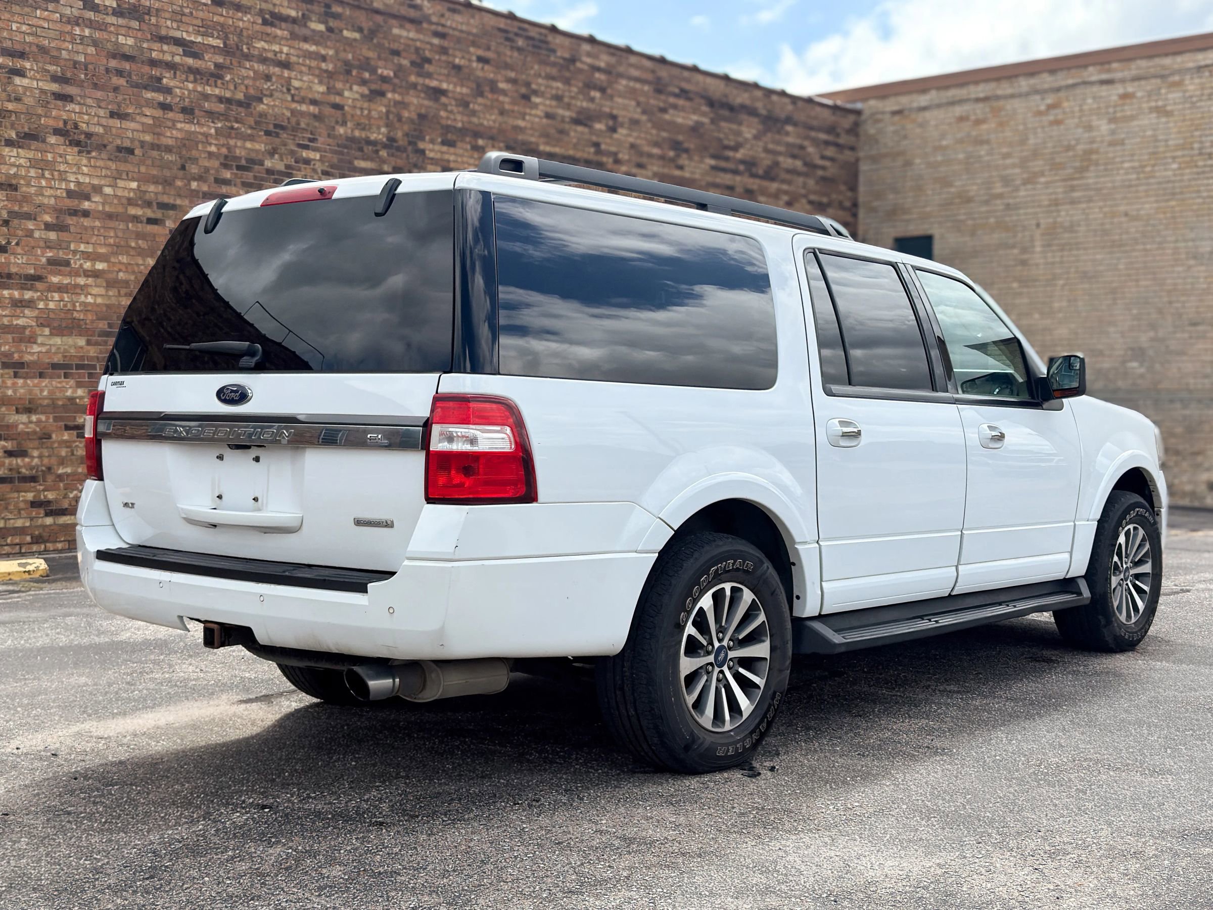 Used 2017 Ford Expedition EL XLT w/ Equipment Group 202A AWD/4WD image 8