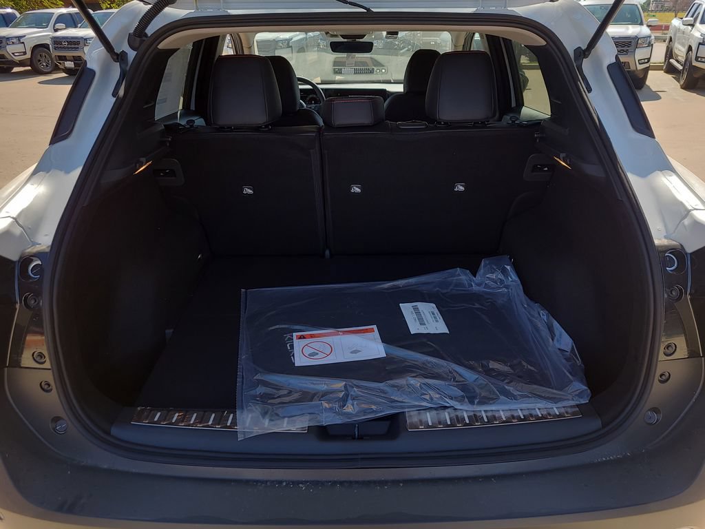 New 2026 Nissan Kicks SR w/ Illumination Package FWD image 8