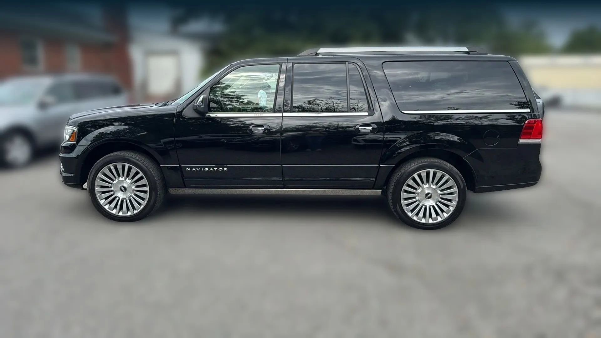 Used 2017 Lincoln Navigator L Reserve image 8
