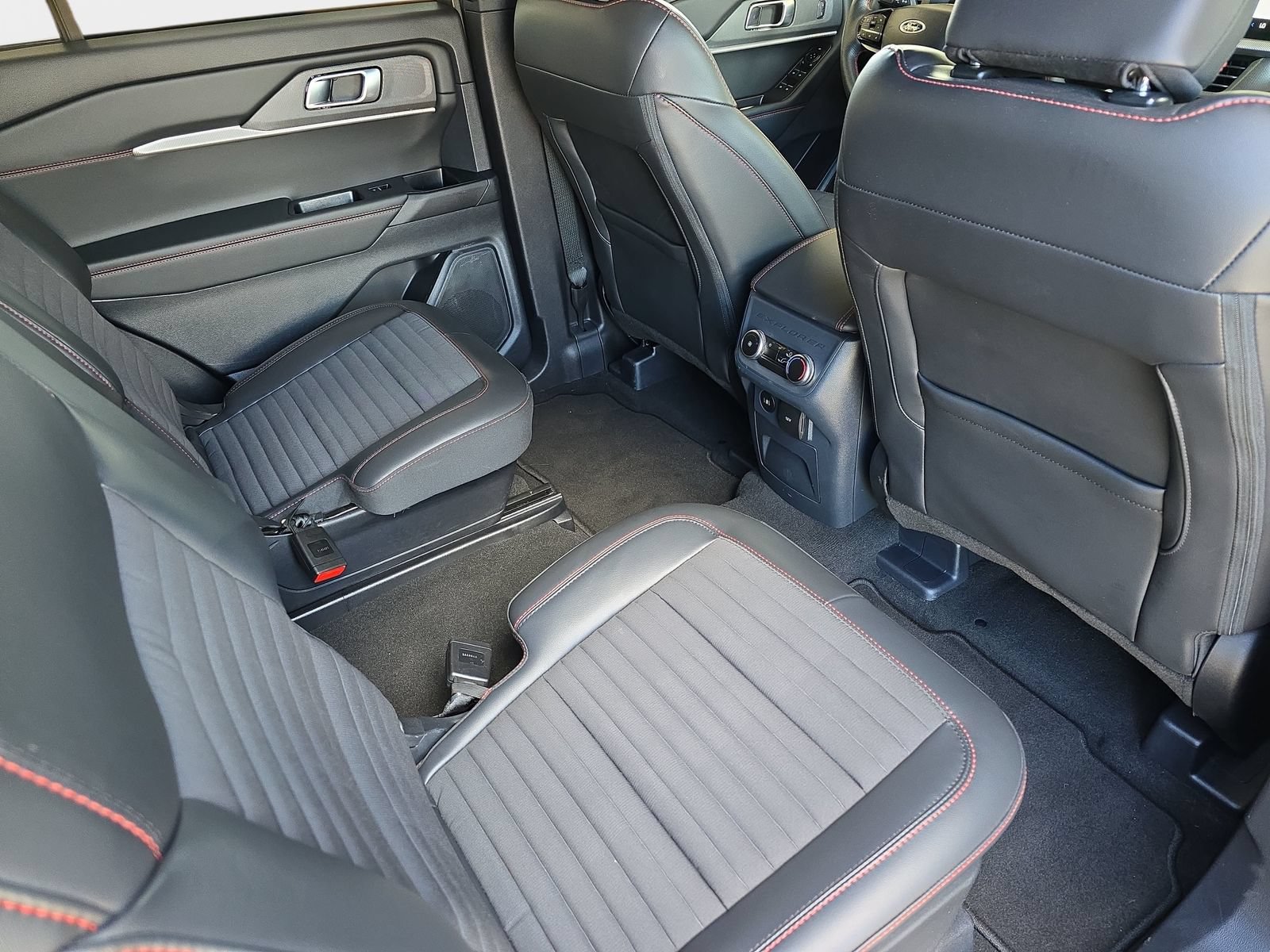 Used 2025 Ford Explorer ST-Line AWD/4WD image 13