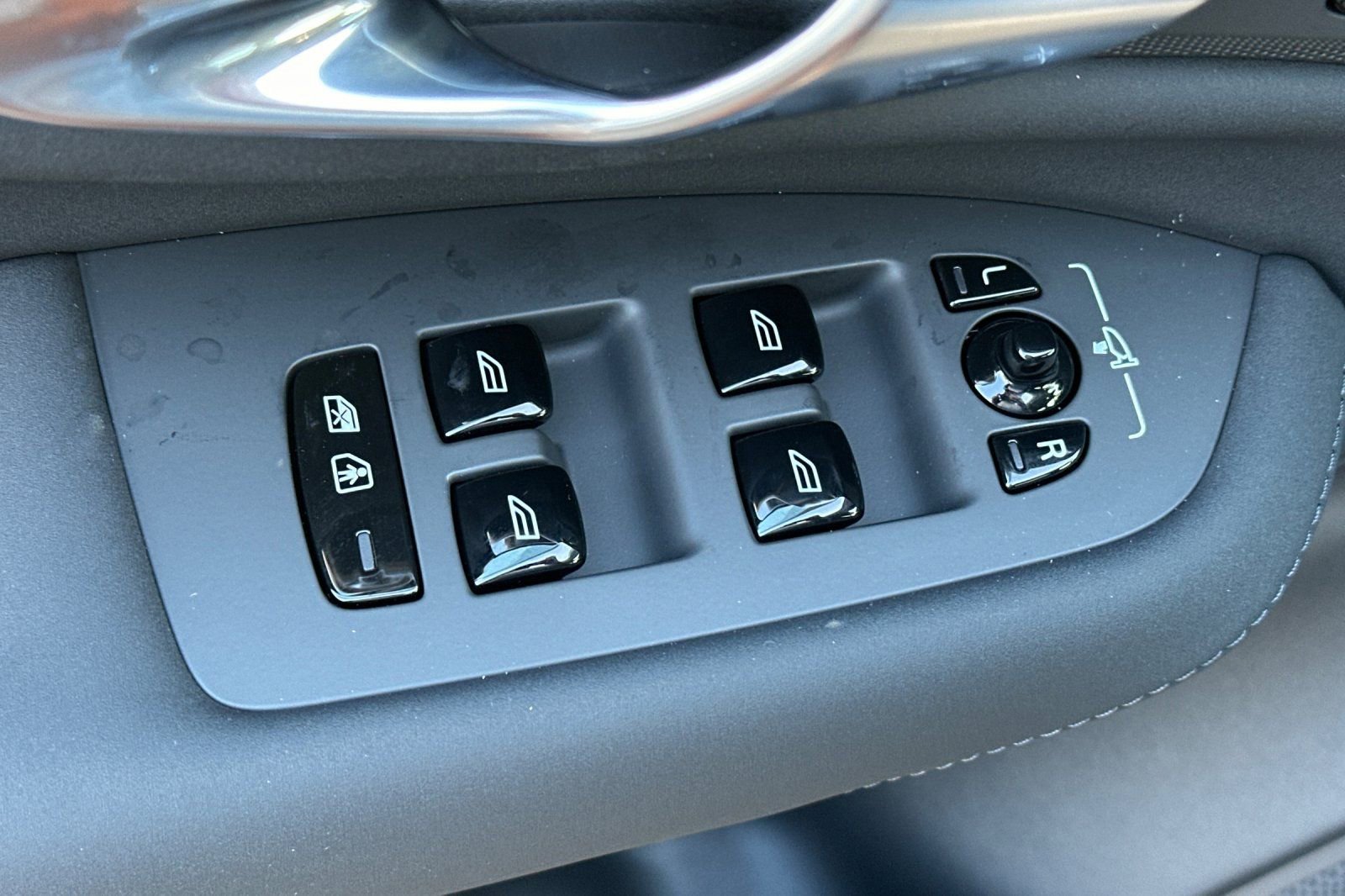 New 2026 Volvo XC90 B5 Plus w/ Protection Package image 15