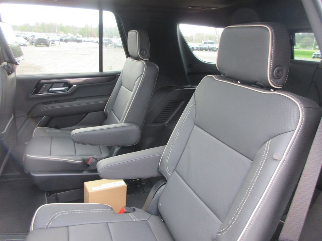 New 2026 GMC Yukon Elevation image 13