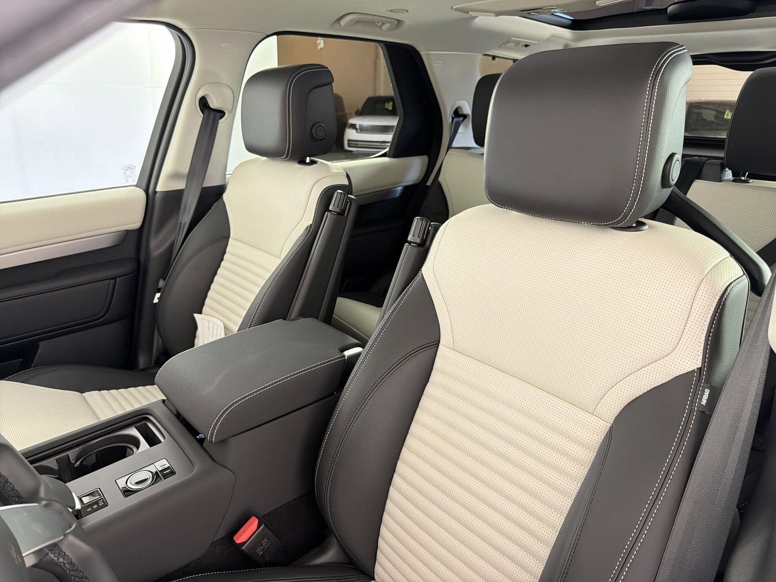 New 2026 Land Rover Discovery Limited Edition image 24