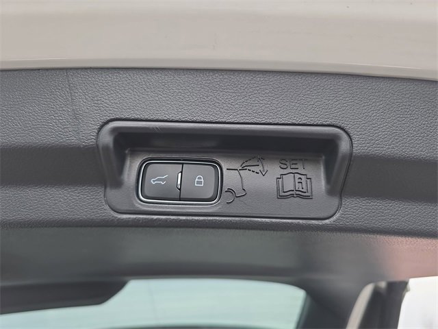 Used 2022 Ford Explorer Limited w/ Equipment Group 301A image 22