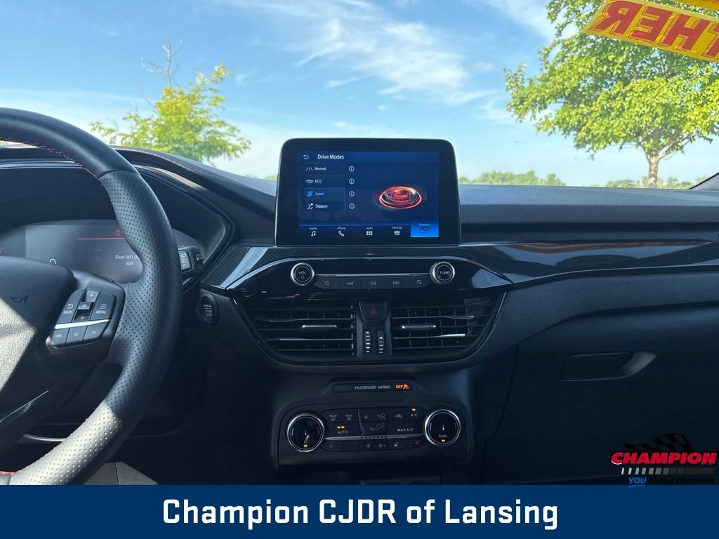 Used 2025 Ford Escape ST-Line Select AWD/4WD image 3
