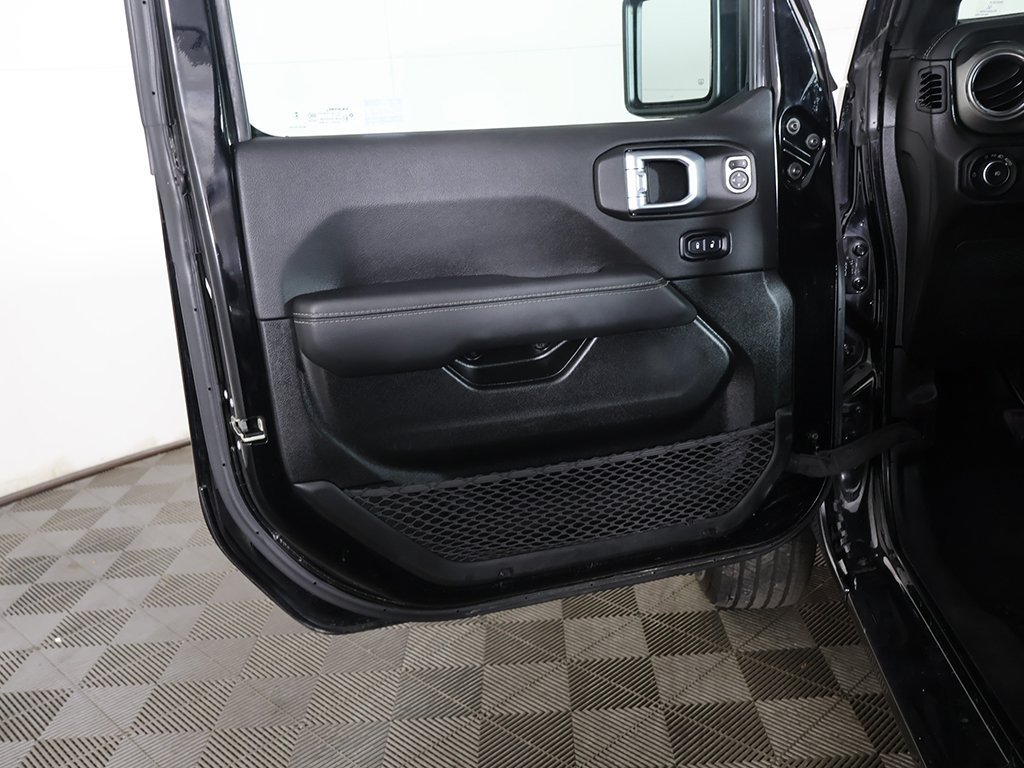 Used 2023 Jeep Wrangler Unlimited Sahara AWD/4WD image 19