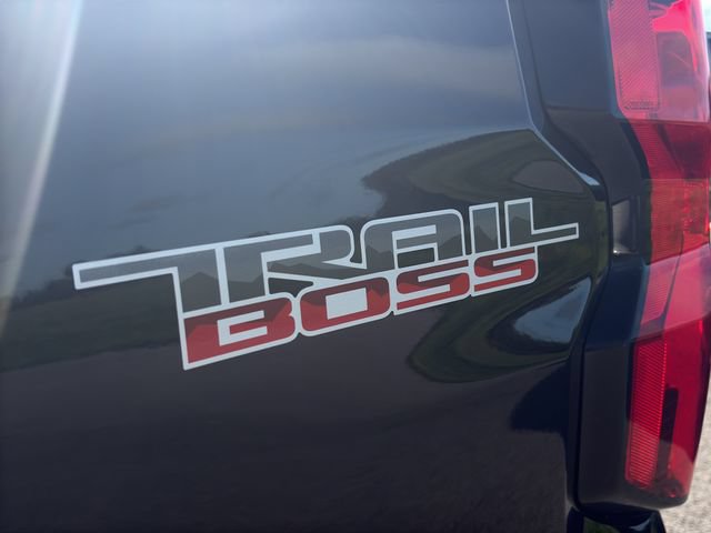 Used 2024 Chevrolet Colorado Trail Boss w/ Safety Package AWD/4WD image 22