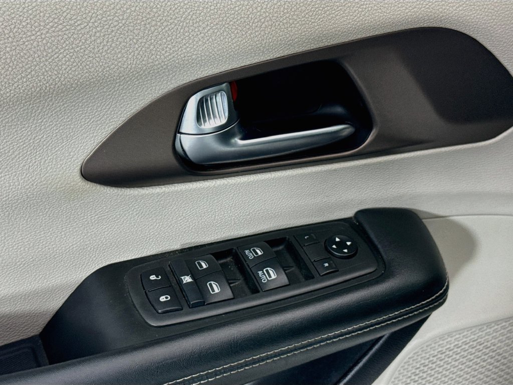Used 2021 Chrysler Voyager Lxi FWD image 18