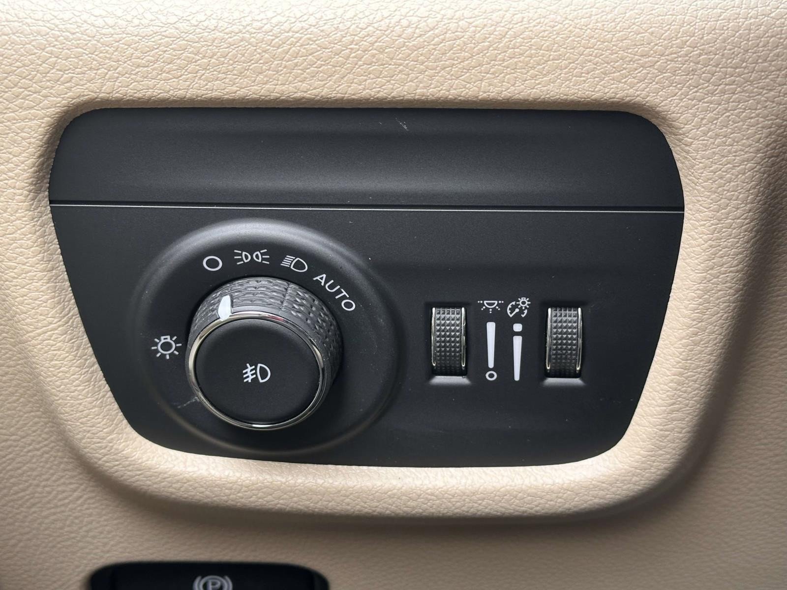 Used 2022 Jeep Grand Cherokee Limited image 25