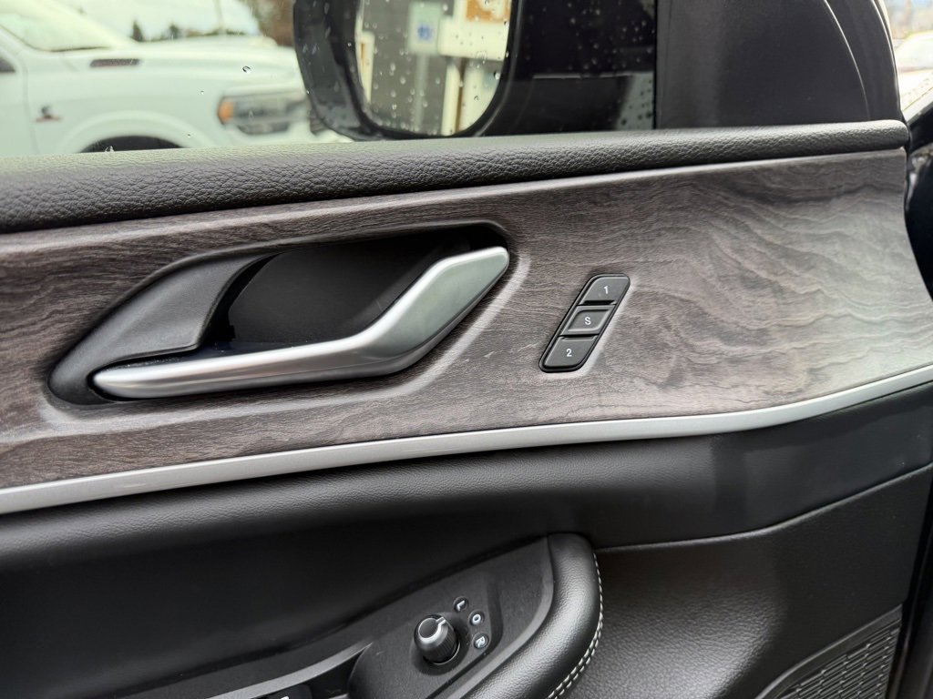 Used 2023 Jeep Grand Cherokee Limited image 13