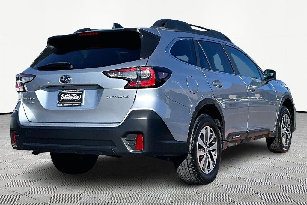 Used 2021 Subaru Outback Premium image 2