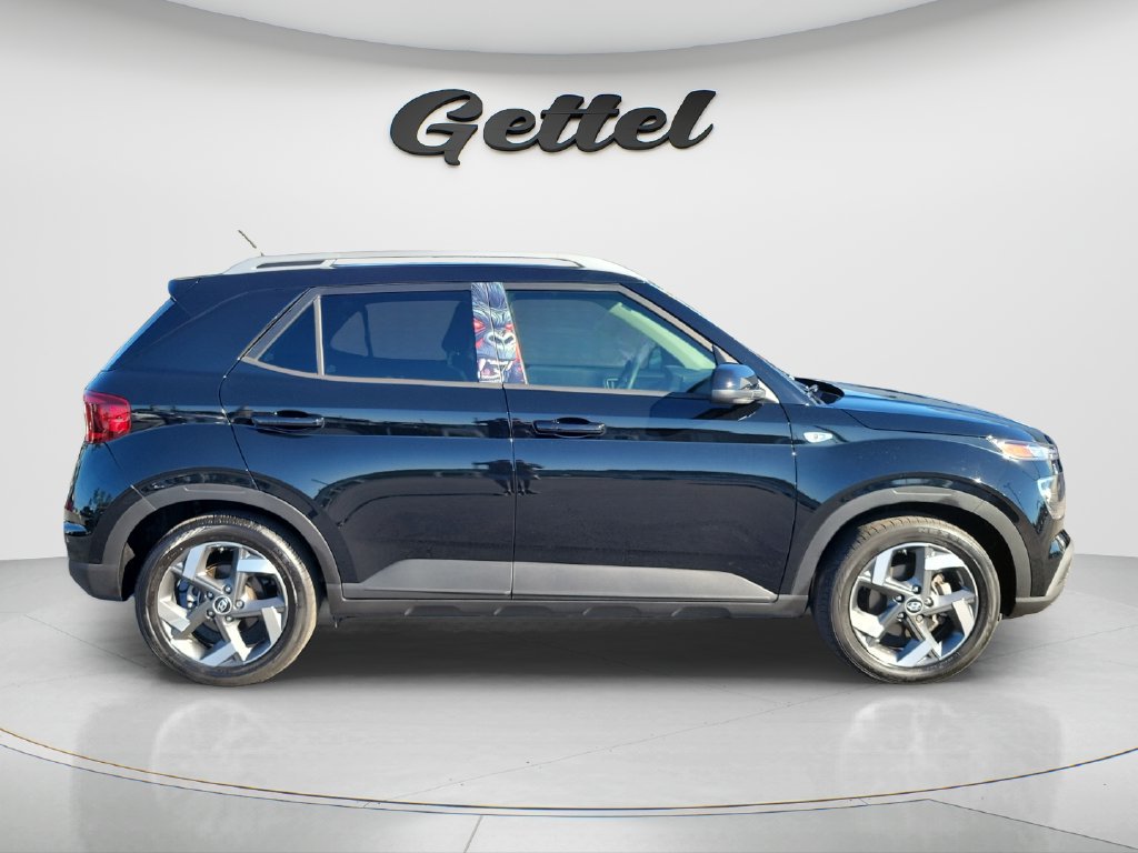 Used 2025 Hyundai Venue SEL FWD image 3