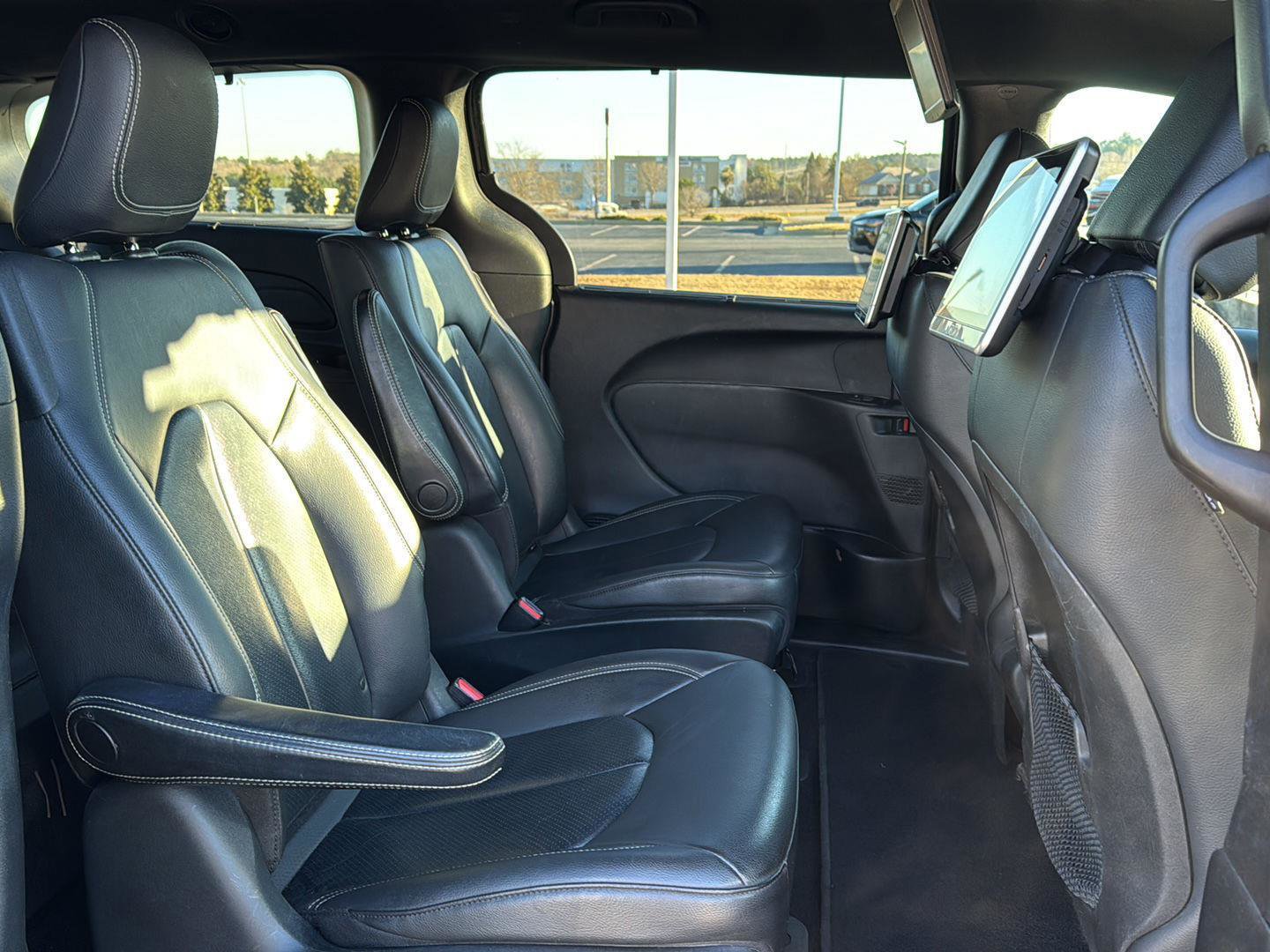 Used 2020 Chrysler Pacifica Touring-L w/ S Appearance Package image 11