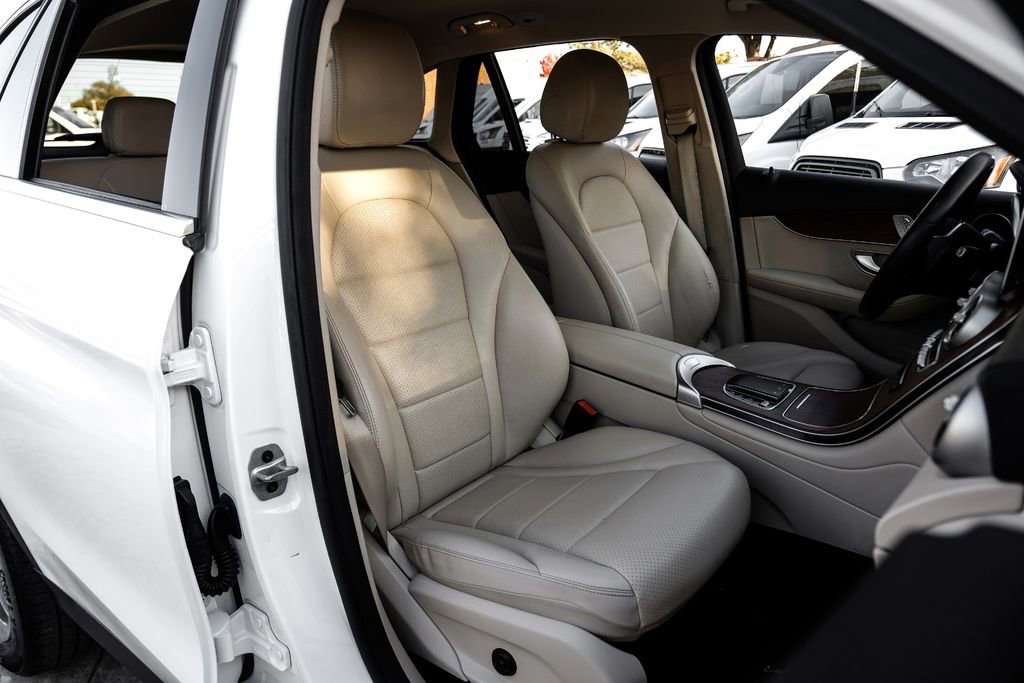 Used 2022 Mercedes-Benz GLC 300 w/ Premium Package Lite image 36