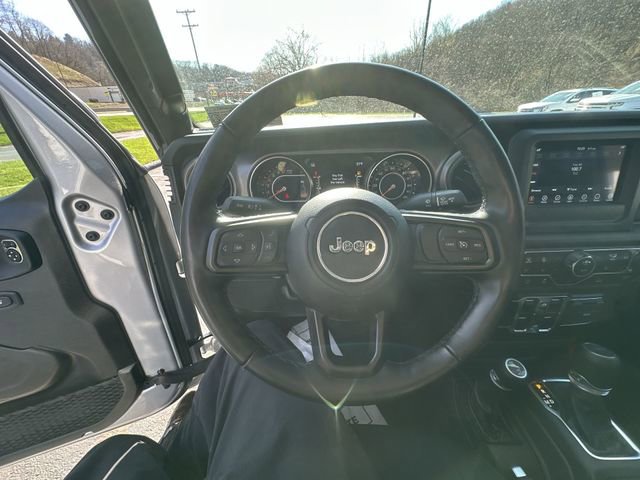 Used 2022 Jeep Gladiator Willys image 13