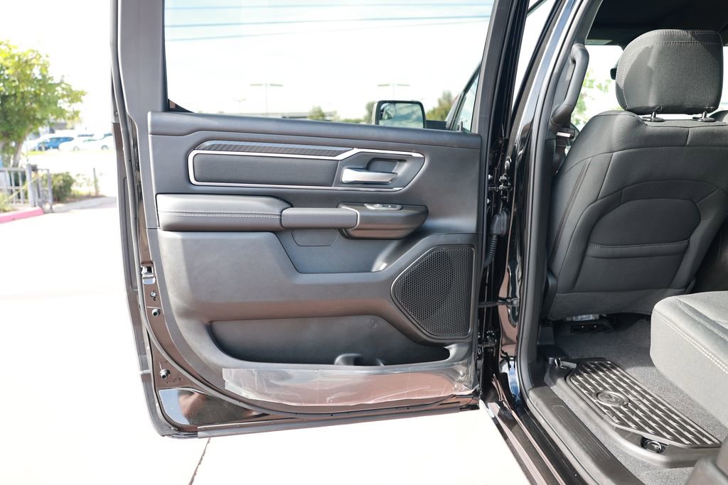 New 2026 RAM 1500 4x4 Crew Cab image 33