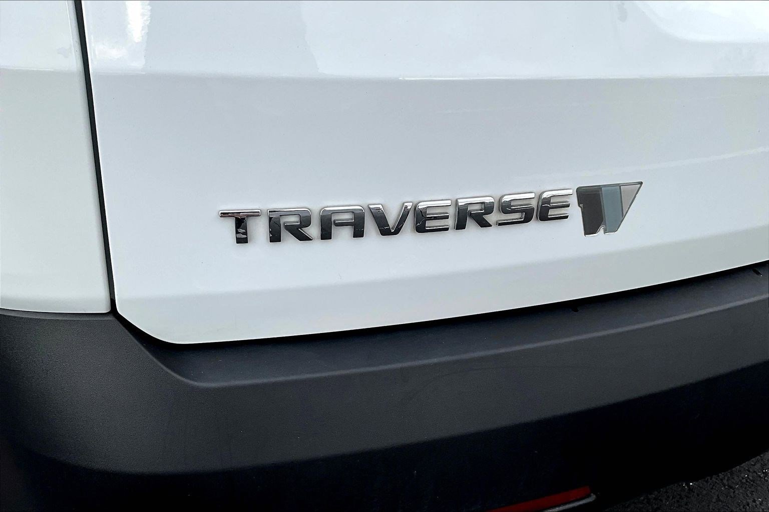 Used 2023 Chevrolet Traverse LS image 25
