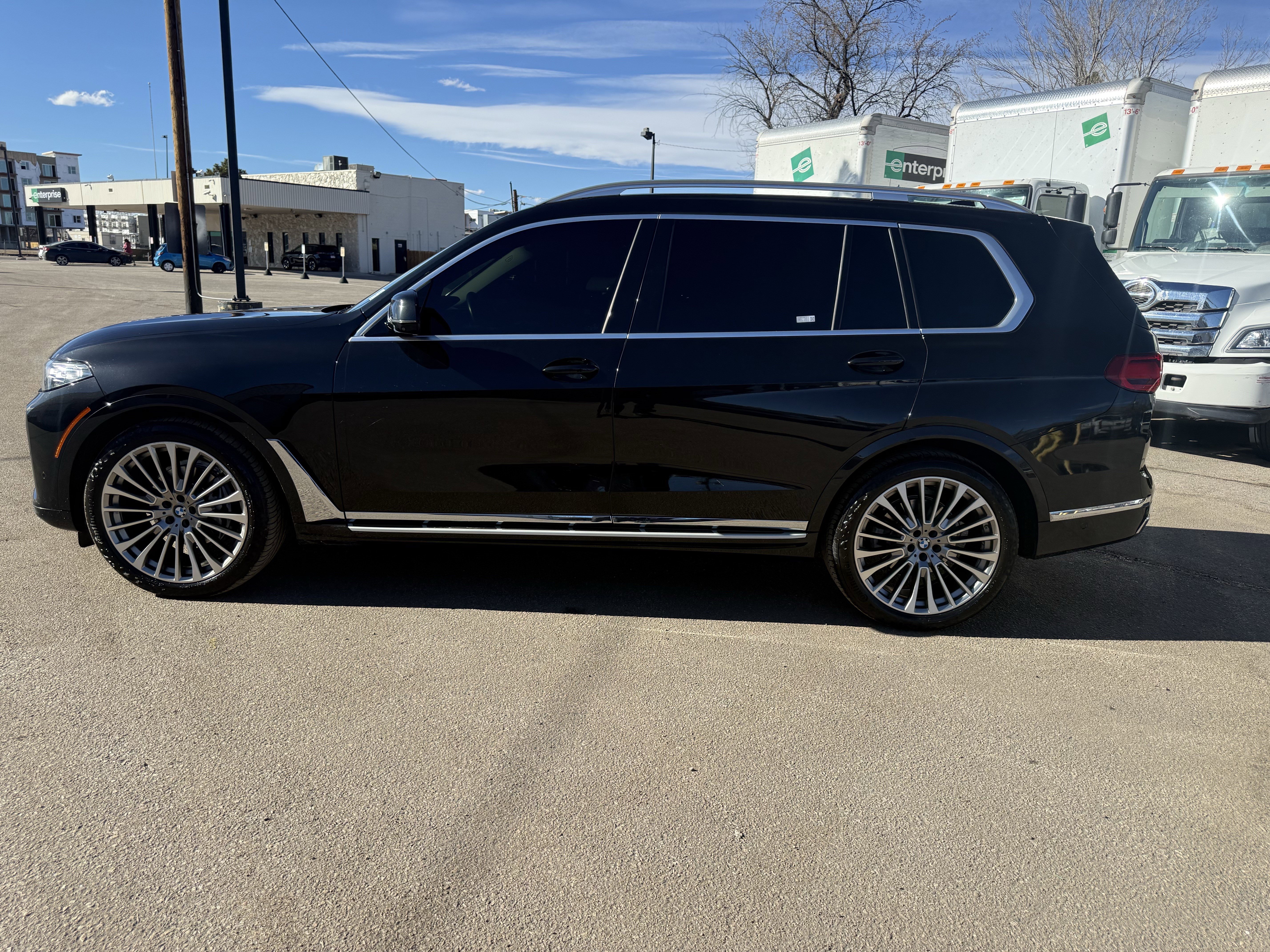 Used 2022 BMW X7 xDrive40i w/ Premium Package image 2