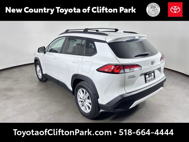 Used 2022 Toyota Corolla Cross LE image 5