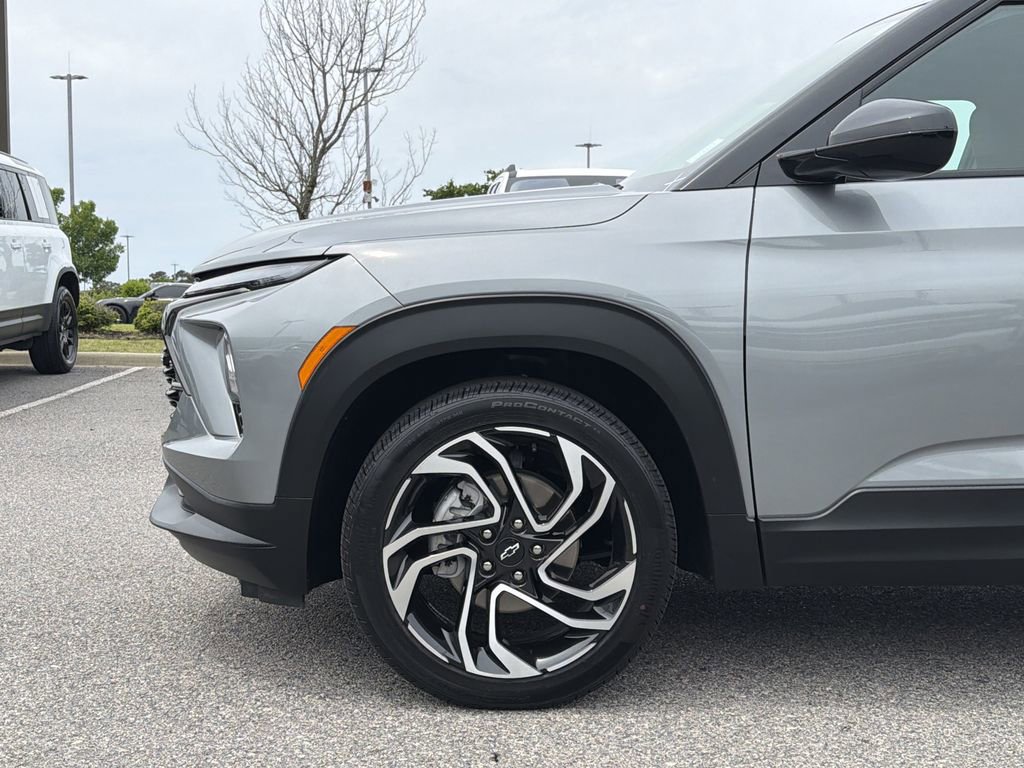 Used 2025 Chevrolet TrailBlazer RS w/ Convenience Package FWD image 9