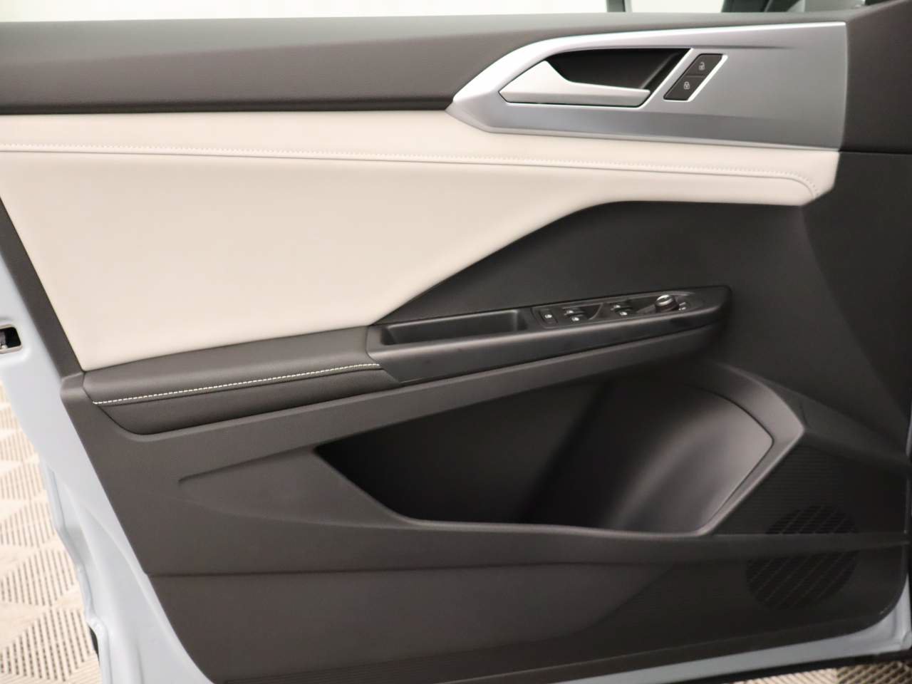 New 2026 Volkswagen Taos SE FWD image 16