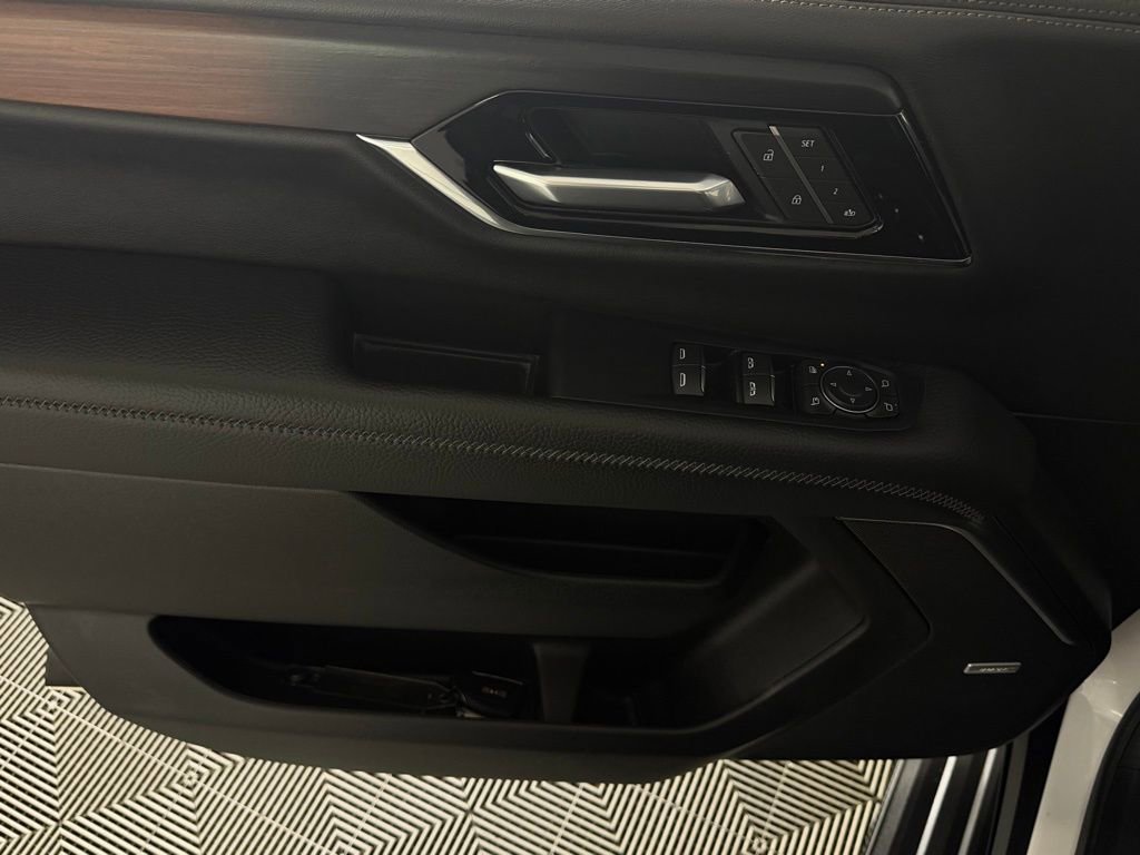 Used 2025 GMC Yukon Denali image 24