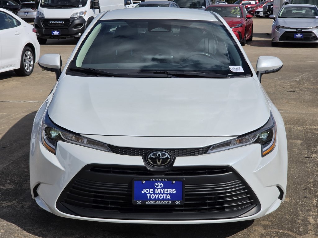 Used 2026 Toyota Corolla LE FWD image 3