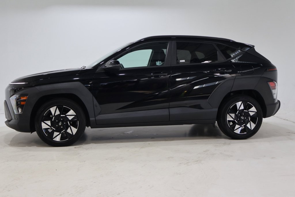 Used 2024 Hyundai Kona SEL w/ Convenience Package FWD image 4