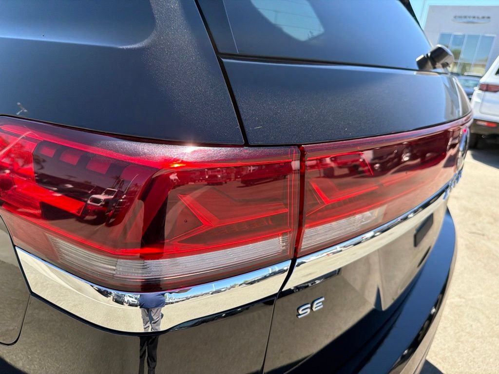 Used 2025 Volkswagen Atlas SE FWD image 8