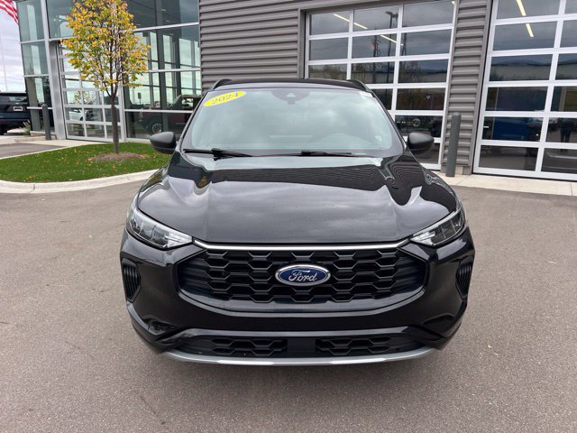 Used 2024 Ford Escape ST-Line w/ Tech Pack #1 AWD/4WD image 2