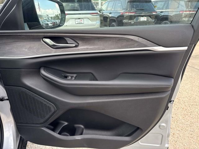 New 2025 Jeep Grand Cherokee L Limited w/ Luxury Tech Group II RWD image 29